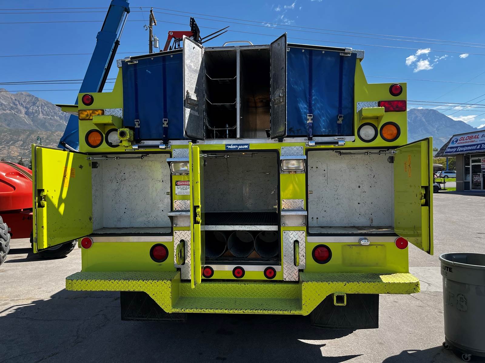 Brush Fire Truck 4x4 1999 International 4800 500 GPM Pump Foam Pro