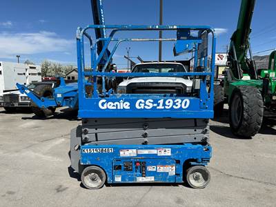 Scissor Lift 2015 Genie GS-1930 Electric 19' Platform Extendable