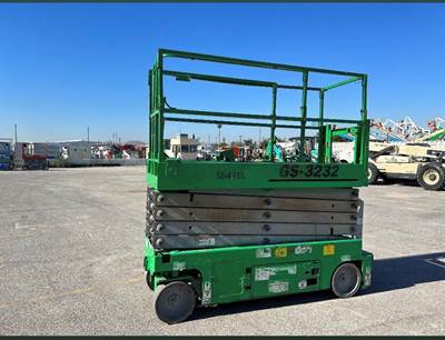 Scissor Lift 2013 Genie GS-3232 Electric 32' Platform Extendable