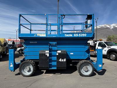 Used Scissor Lift Rough Terrain 4x4 2015 Genie GS-5390RT Diesel 53' Platform Extendable