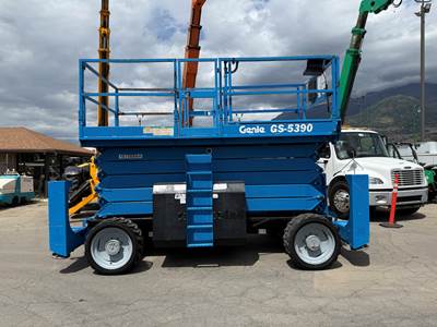 Used Scissor Lift Rough Terrain 4x4 2015 Genie GS-5390RT Diesel 53' Platform Extendable