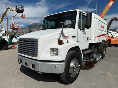 Sweeper Truck 2003 Freightliner FL70 Elgin Crosswind LOW MILES!! Cummins Diesel, Dual Drive Stations, Dual Gutter Brooms, Water System