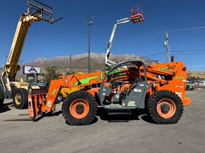 Telehandler Forklift Xtreme XRM842 4x4x4 8,000 LB 42' Reach Diesel Telescopic Fork Lift