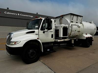 Vacuum Leaf Collector Truck 2014 International OBD Old Dominion Brush Labrie Compactor, 19k Miles