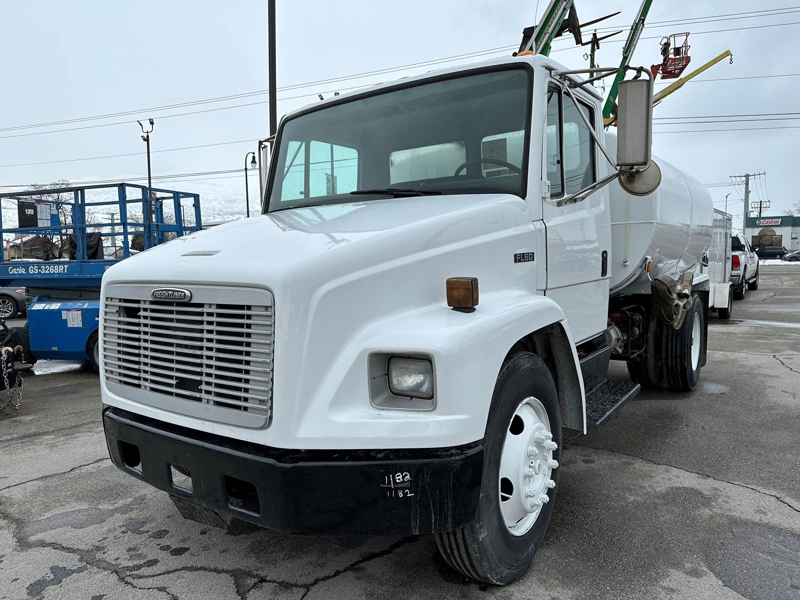 Water Truck 1999 Freightliner FL60 2,000 Gallon CAT Diesel Type 2 Water