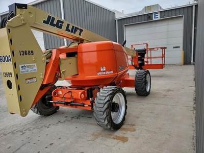 JLG 600A Articulating Boom Lift - 1000lb Capacity