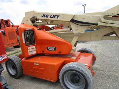 JLG E400AJPN Articulating Boom Lift