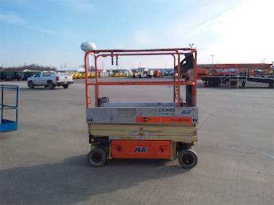 JLG 1930ES Scissor Lift - 19ft Working Height