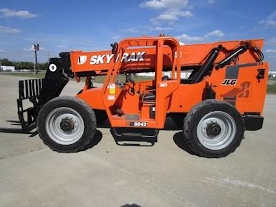 SkyTrak 8042 Telehandler - 8000lb Capacity