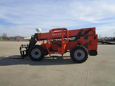 SkyTrak 8042 Telehandler - 8000lb Capacity, 42ft Lift Height