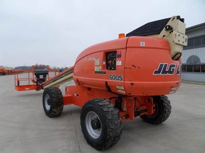 JLG 600S Telescopic Boom Lift - 500lb Capacity