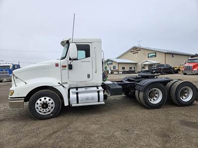 International 9400 Day Cab Truck - Cummins 435HP, 10 Speed Ultrashift Amt