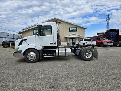 Volvo VNL42T300 Single Axle Day Cab Truck - Cummins 400HP, 10 Speed Manual