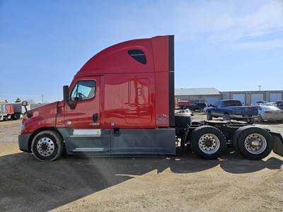 Freightliner Cascadia 113 Sleeper Semi Truck - Raised Roof Sleeper, Detroit 500HP, 10 Speed Amt