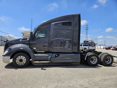 Kenworth T680 Sleeper Semi Truck - 72" Raised Roof Sleeper, Cummins 500HP, 13 Speed Endurant Amt