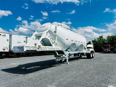 De Lucio USA 42x102 Tandem Axle Mild Steel Dry Bulk / Pneumatic Tank Trailer - Air Ride, Fixed Axle