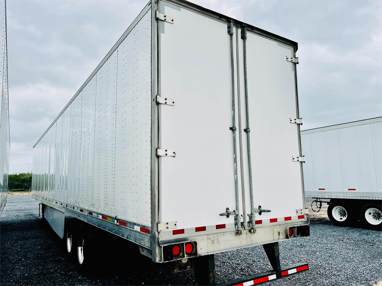 2020 UTILITY 4000DX 53 ft Dry Van Trailer Swing Door, Air Ride