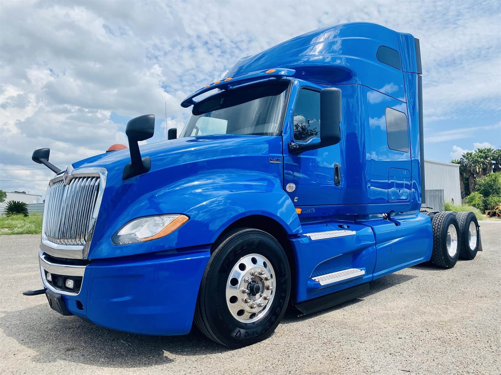 2018 International LT Sleeper Semi Truck Mid Roof Sleeper, Cummins