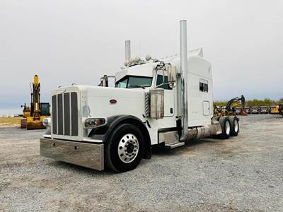 Peterbilt 389 Sleeper Semi Truck - Paccar 505HP, 18 Speed Manual