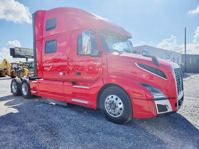 Volvo VNL64T860 Sleeper Semi Truck - 86" Raised Roof Sleeper, D13 425HP, 12 Speed I Shift Automatic