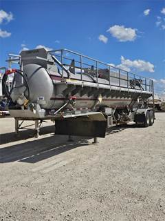 Comptank Tandem Axle Plate / Composite Chemical / Acid Tank Trailer - Air Ride, Fixed Axle