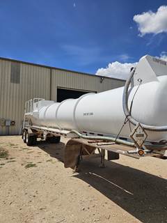 Comptank Tandem Axle Plate / Composite Chemical / Acid Tank Trailer - Air Ride, Fixed Axle