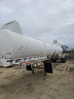 Comptank Tandem Axle Plate / Composite Chemical / Acid Tank Trailer - Air Ride, Fixed Axle