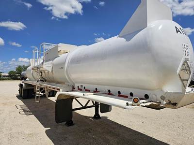 Comptank Tandem Axle Plate / Composite Chemical / Acid Tank Trailer - Air Ride, Fixed Axle