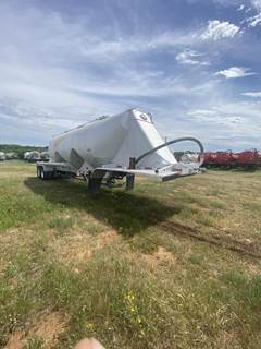 MAC Tandem Axle Aluminum Dry Bulk / Pneumatic Tank Trailer - Air Ride, Fixed Axle