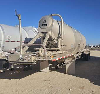 Trail King Tandem Axle Aluminum Dry Bulk / Pneumatic Tank Trailer - Air Ride, Fixed Axle