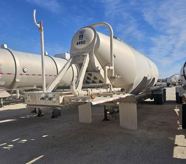 Trail King Aluminum Dry Bulk / Pneumatic Tank Trailer - Air Ride, Fixed Axle