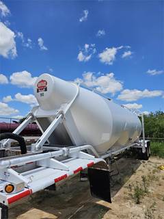 Vantage Tandem Axle Aluminum Dry Bulk / Pneumatic Tank Trailer - Air Ride, Fixed Axle