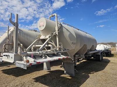 Vantage Tandem Axle Aluminum Dry Bulk / Pneumatic Tank Trailer - Air Ride, Fixed Axle