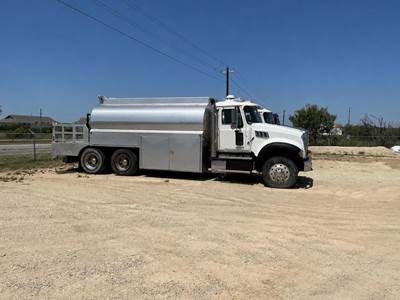 Mack Granite GU713 Tandem Axle Fuel & Lube Truck - Automatic