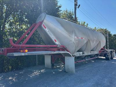 Fruehauf 1000CUFT Dry Bulk / Pneumatic Tank Trailer