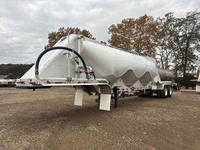 MAC 42x96 Tandem Axle Aluminum Dry Bulk / Pneumatic Tank Trailer - Air Ride, Fixed Axle