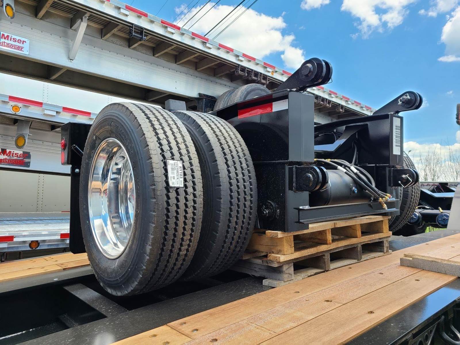 2023 Fontaine 5ft Single Axle Lowboy Trailer Air Ride, Fixed Axle For