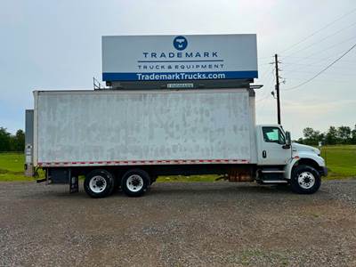 2019 International MV607 Box Truck - Morgan 26 FT Box Van - Maxon 5500 Lb. Liftgate - Cummins - Automatic