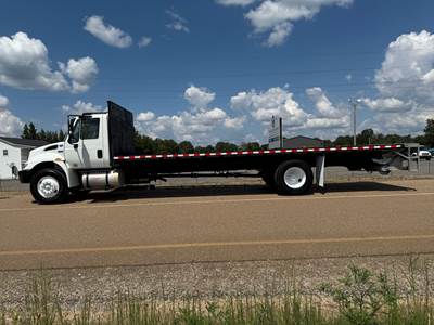 2018 International DuraStar 4300 26' Flatbed Truck - 87,762 Miles - 3000lb. Maxon Liftgate - Cummins - Automatic - Under CDL