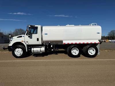 2019 International DuraStar 4400 4000 Gallon Water Truck - 293,859 miles - Cummins 300HP - Allison Automatic - New Tank - New Pump - 5 Spray Heads