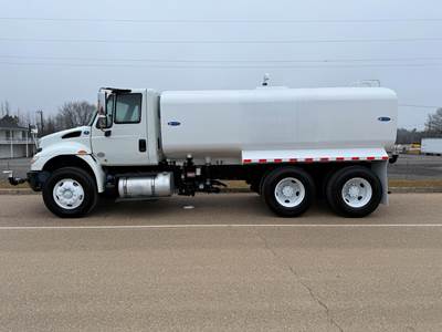2019 International DuraStar 4400 4000 Gallon Water Truck - 293,859 miles - Cummins 300HP - Allison Automatic - New Tank - New Pump - 5 Spray Heads