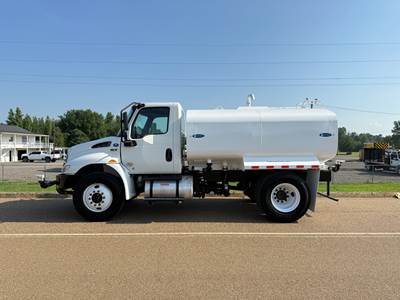 2021 International MV 2000 Gallon Water Truck - Cummins - Automatic - Under CDL - New Tank - 548893