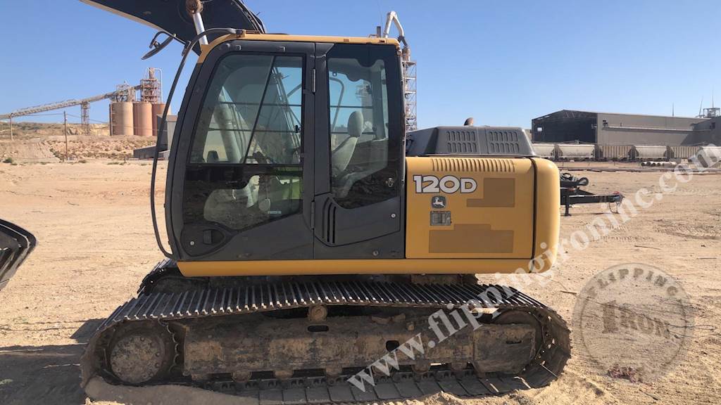2011 John Deere 120 D Excavator With Bucket For Sale, 3,223 Hours