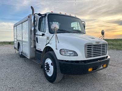 Freightliner M2 Beverage Truck - Cummins, 260HP, 6 Speed Automatic