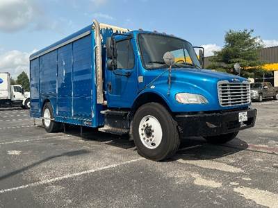 Freightliner M2 Beverage Truck - Cummins, 220HP, 6 Speed Automatic