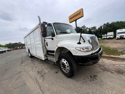 International 4300 Beverage Truck - Cummins, 260HP, 7 Speed Automatic