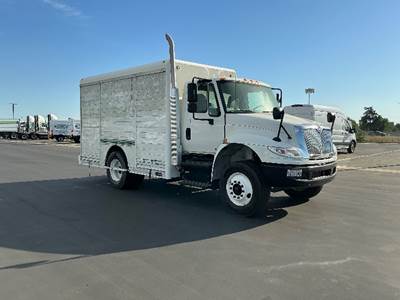 International 4300 Beverage Truck - Cummins, 240HP, 6 Speed Automatic