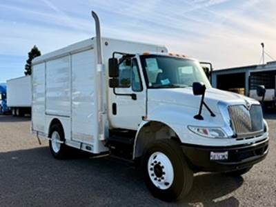 International 4300 Beverage Truck - Cummins, 240HP, 6 Speed Automatic