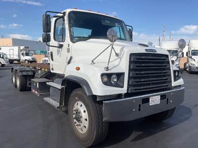 Freightliner 114SD Tandem Axle Cab & Chassis Truck - 350HP, 10 Speed Automatic