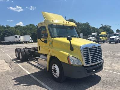 Freightliner Cascadia 125 Tandem Axle Cab & Chassis Truck - 410HP, 10 Speed Automatic